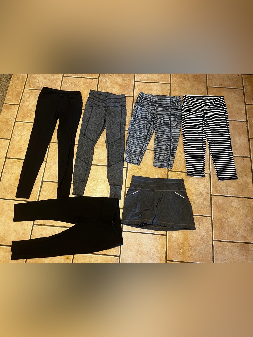 Huge ATHLETA BUNDLE  LEGGINGS CAPRIS SKORT WOMENS SMALL